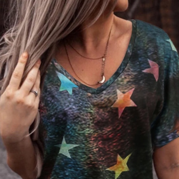 V NECK SMALL GRADIENT STAR PRINT  TEE NWT - Picture 2 of 3
